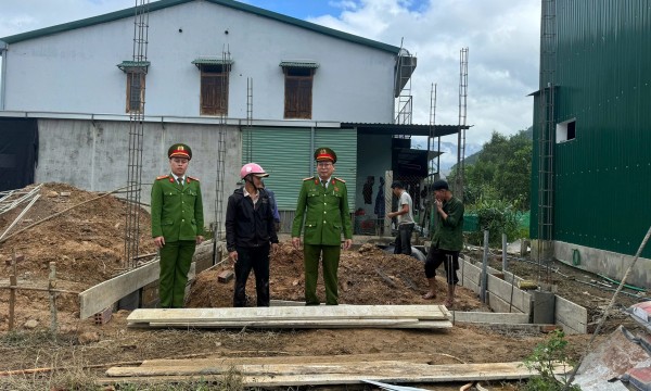 Công an TP Huế ra quân “Chiến dịch Quang Trung” xây nhà cho người dân vùng thiên tai